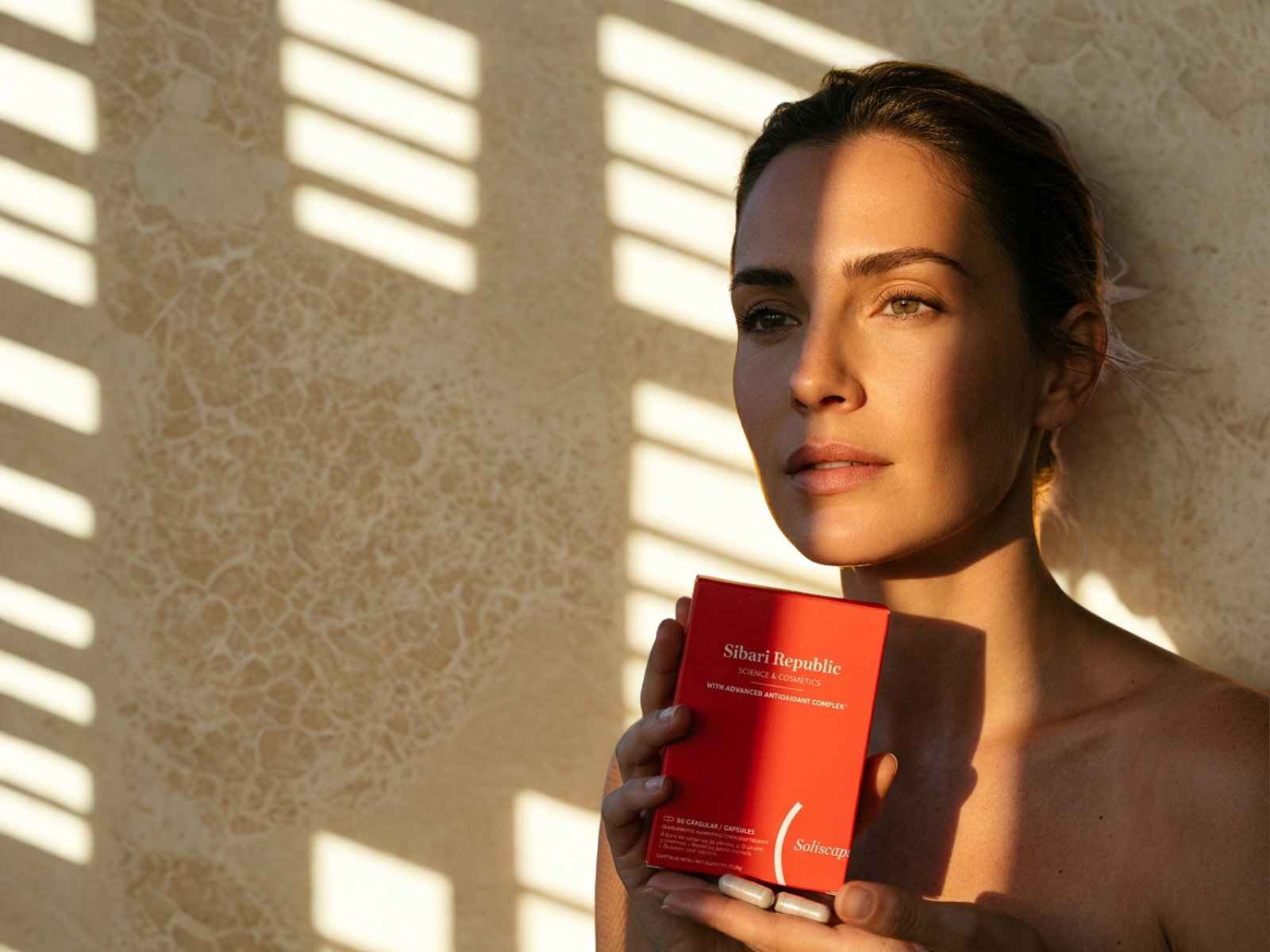 mujer proteccion solar abril